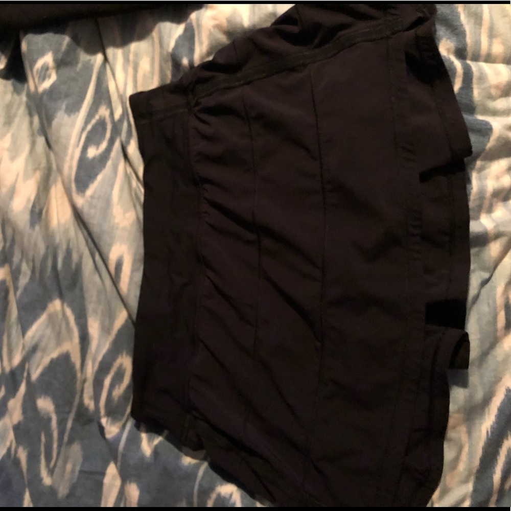 Lululemon black skirt 6